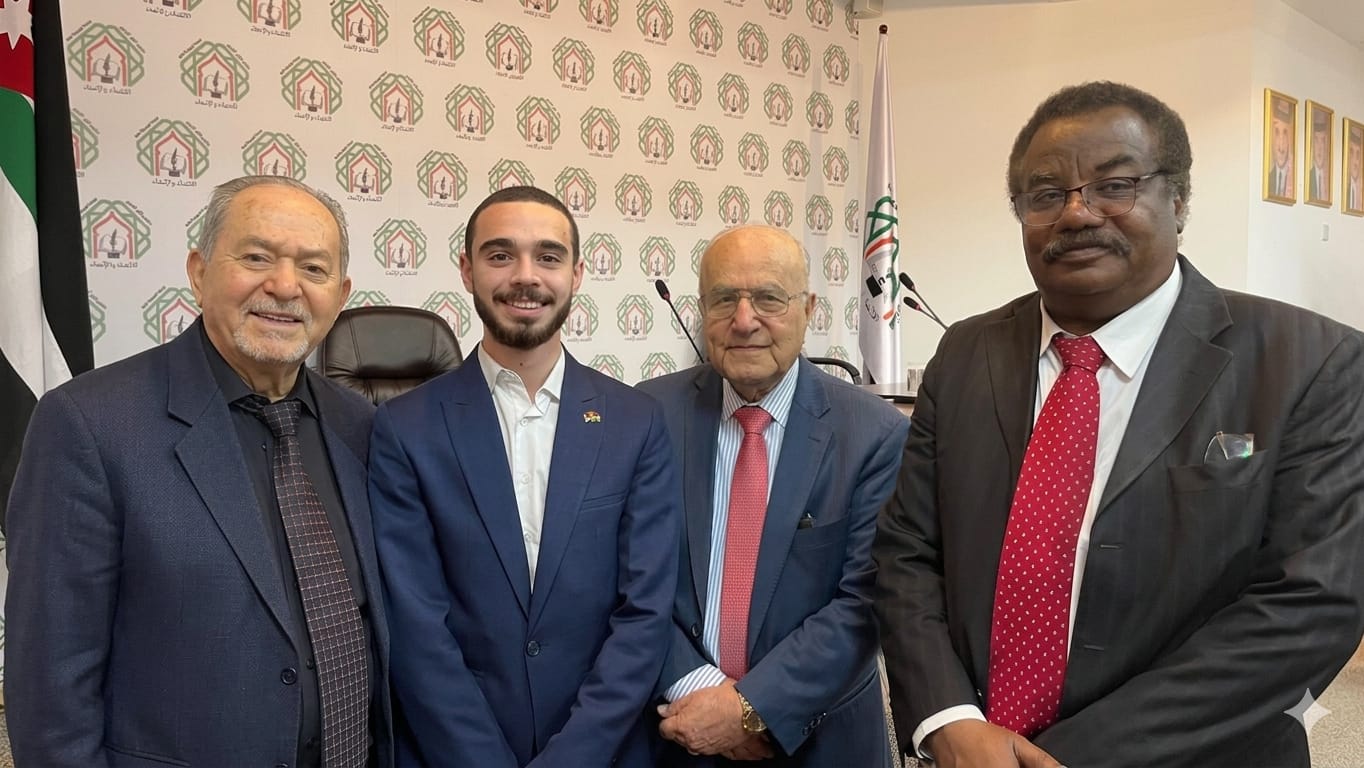 صورة ودية مع دولة الدكتور عدنان بدران